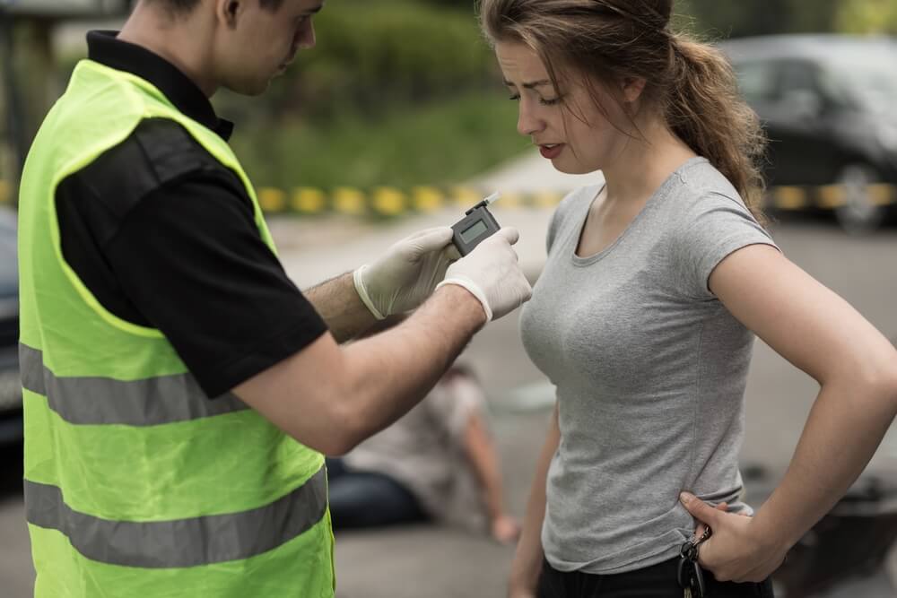 Lady driver refuse taking breathalyzer by police officer.