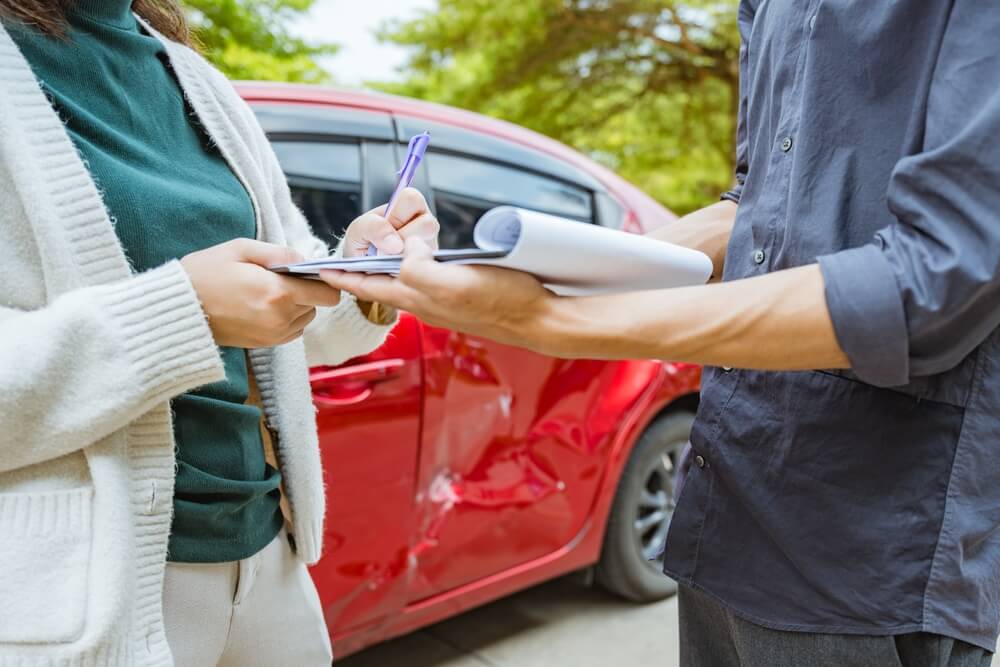 Lady driver interviewed by the insurance agent.